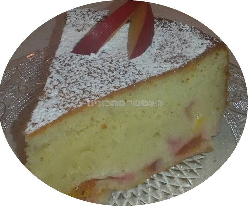 עוגת גבינה עם שזיפים