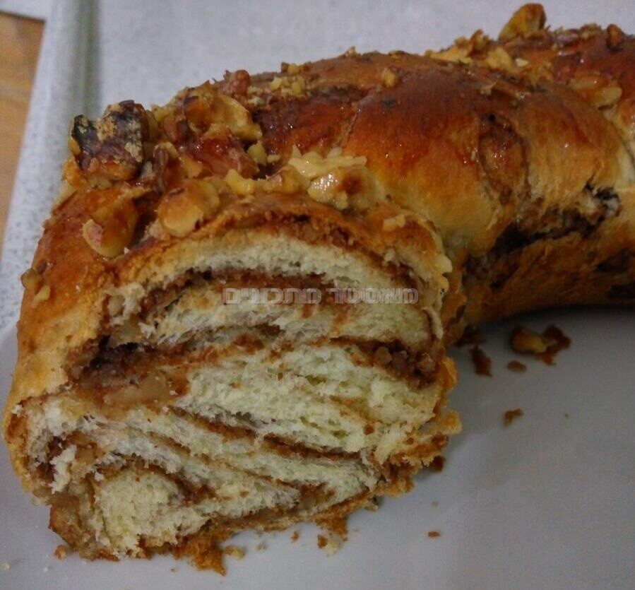 עוגת שמרים עם אגוזים