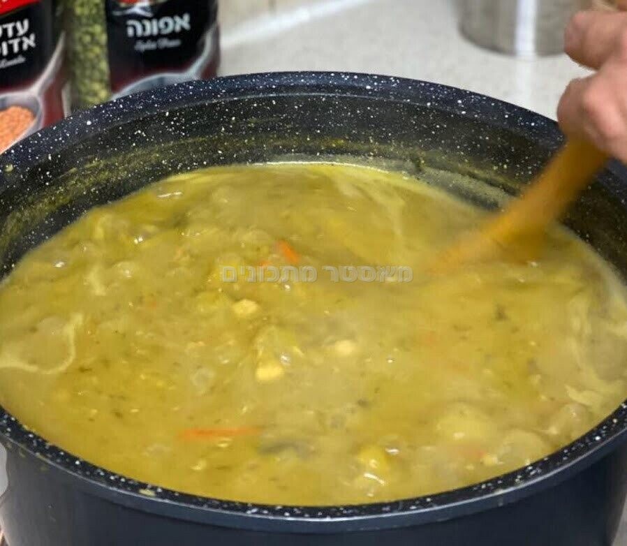 מרק אפונה עשיר וטעים