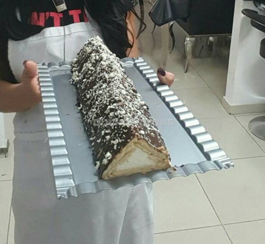 עוגת ביסקוויטים פירמידה במילוי גבינה וציפוי גנאש שוקולד