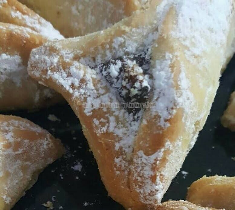 אוזני המן במילוי תמרים ונגיעות שוקולד מריר