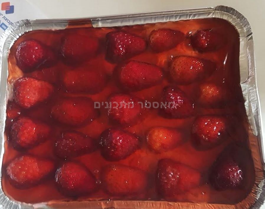 עוגת גבינה לא אפויה ותותים