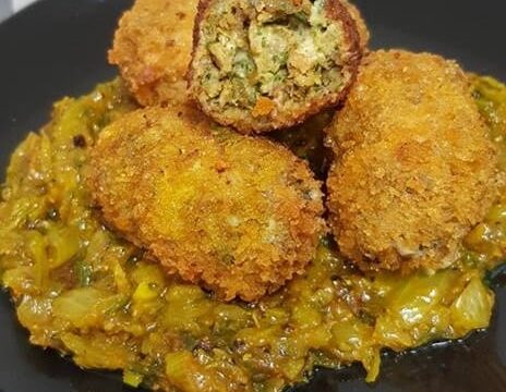 קבבונים במילוי טחינה ירוקה וחריפה מוגש עם רוטב סלרי