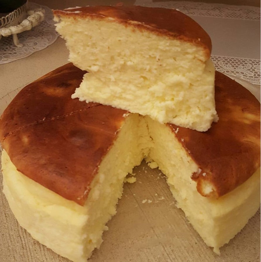 עוגת גבינה אפויה אוורירית נימוחה ללא תחתית