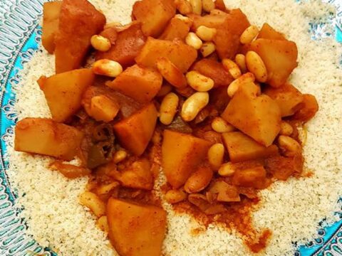 קוסקוס אורגינל עם רוטב צהוב ורוטב אדום