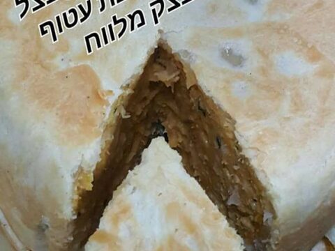 פשטידת בטטה עם בצל וגבינה שמנת עטופה בבצק מלווח