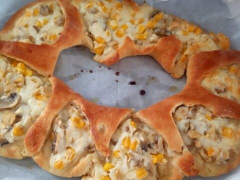 מאפה גבינות תירס פיטריות וזיתים