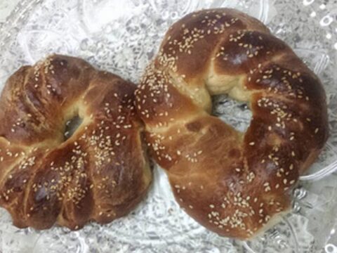 חלות ולחמניות