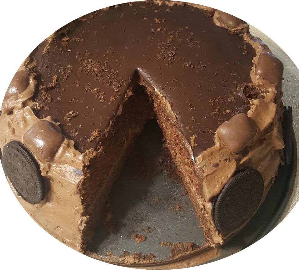 עוגת שוקולד במילוי גנאש מוקצף