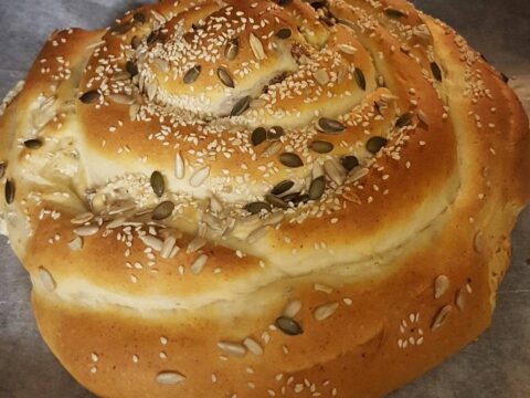 מאפה שמרים במילוי גבינות