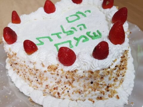 עוגת טורט שכבות ליום הולדת