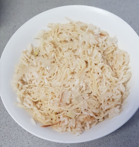 איטריות עם אורז ובצל