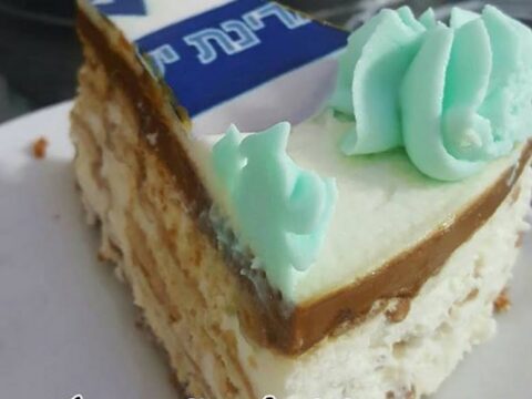 עוגת גבינה קרה עם פתי בר ותחתית עוגיות לוטוס