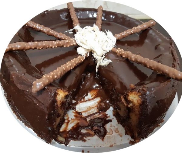 עוגת וניל ושמנת, במילוי נוטלה וחלווה בציפוי שוקולד
