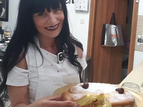 טארט גבינת עזים של פרומז' עם דובדבנים