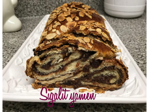 ‏שמרים שוקולד אגוזים שקדים מעל