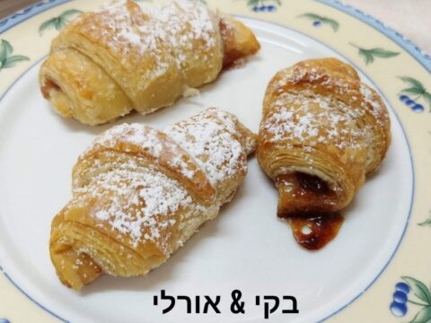 רוגלך קראנצ'ים טעימים במילוי ריבת שזיפים