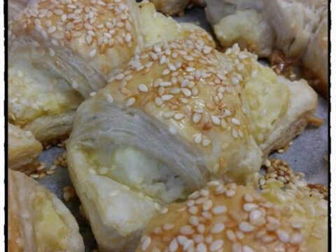 בורקאסונים – בורקס בצורת קוראסון במילוי תפו"א