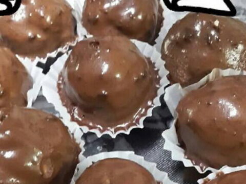 כדורי גבינה עם ציפוי גאנש שוקולד מריר