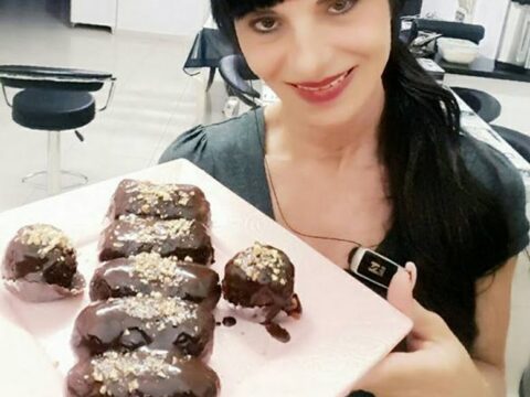 בננות ותפוחים בבצק יויו מטוגן בשמן עמוק וציפוי גנאש שוקולד מריר
