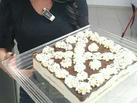 עוגת ביסקוויטים עם גבינה של סבתא מעוצבת