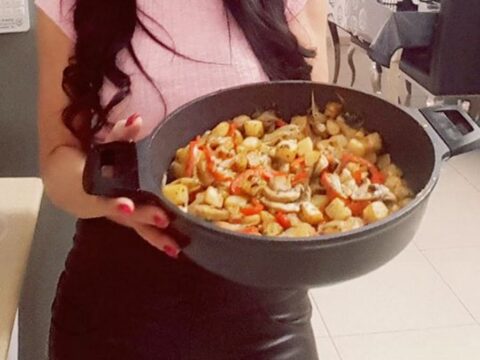 פטריות, בצל, גמבה ותפו"א מוקפץ על מחבת