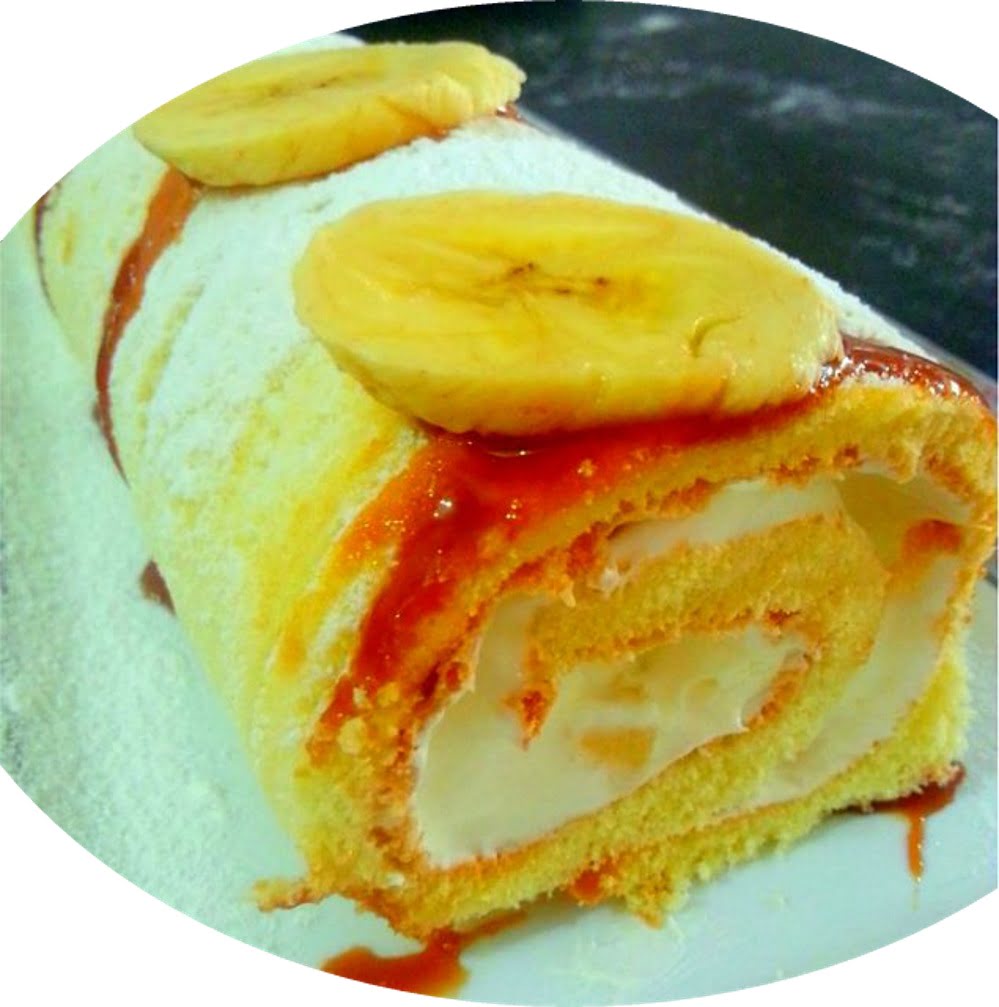 עוגת רולדה במילוי קצפת, קרם טופי ובננות