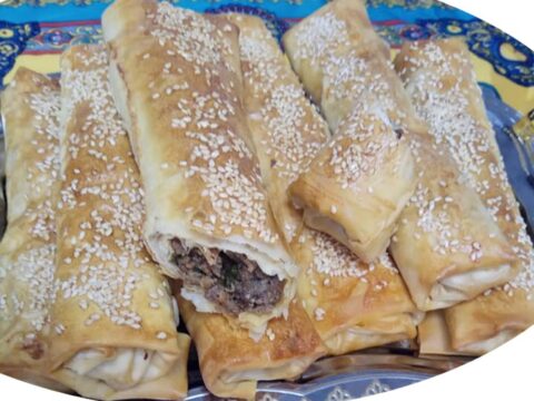 גלילות דפי פילו ממולא בשר טחון וצנובר
