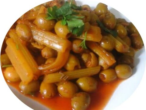 זיתים ירוקים וסלרי בלימון