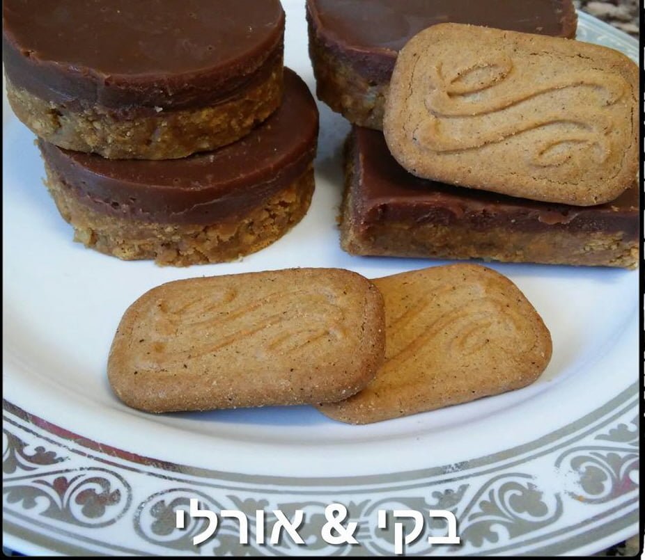 חיתוכיות שוקולד על בסיס עוגיות מרוסקות ואגוזים