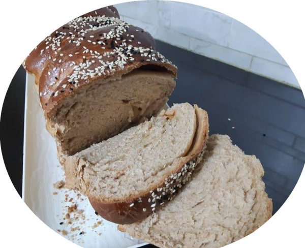 לחם כוסמין מלא במילוי פקאן וחמוציות