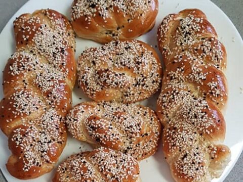 לחמניות בציפוי שומשום וקצח