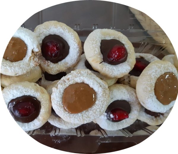 עוגיות במילוי שקדים,אגוזי מלך וקוקוס בציפוי לוטוס