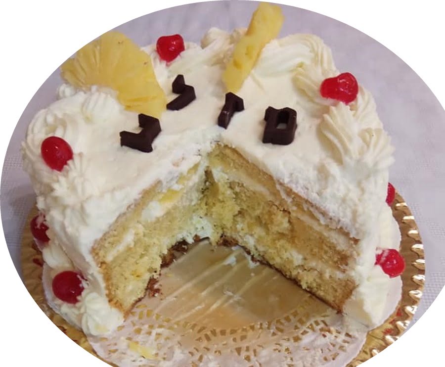 עוגת טורט 3 שכבות מצופה בקרם שמנת מתוקה ואננס