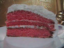 עוגת קרם קטיפה אדומה עם גבינת מסקרפונה ושמנת