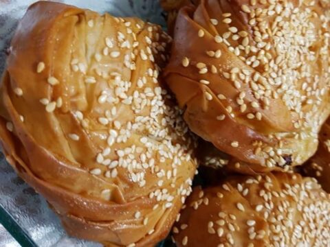 בצק פילו במילוי פירה עם בצל ובשר טחון