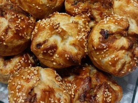 מאפים אישיים במילוי גבינות ופטריות