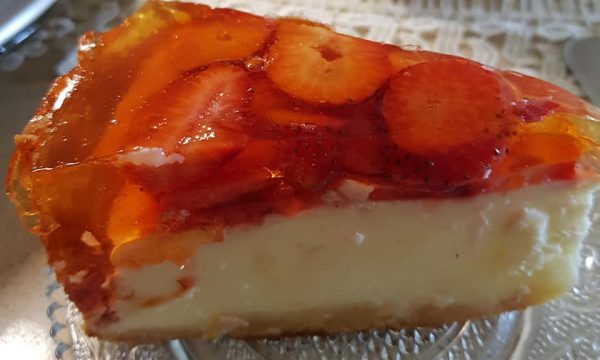 עוגת גבינה עם תותים_נורית יונה