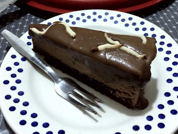 עוגת מוס מקופלת תחתית שוקולד וגנאש מריר