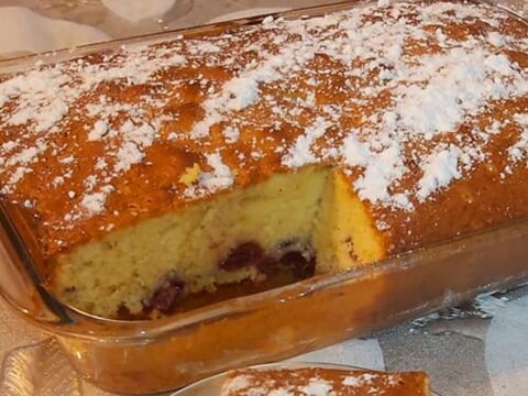עוגה בחושה חלבית עם דובדבנים_רוז טעים במטבח אוחנה