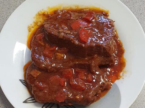 צלי בשר ברוטב אדום_מתכון של יפה וקס-ברקו