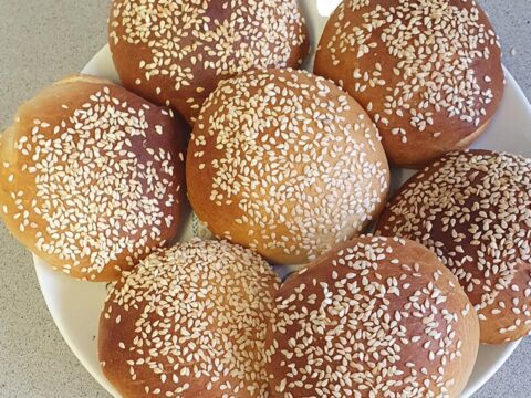 לחמניות עגולות בציפוי סילאן_מתכון של יפה וקס ברקו
