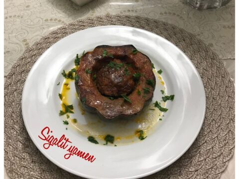 ‏דלעת ערמונים אפויה בתנור במילוי בשר ורוטב עגבניות_מתכון של סיגלית ימין