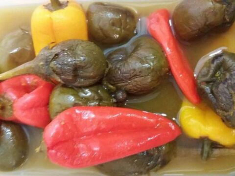 חמוצים מפלפלים וחצילים קטנים ♥_מתכון של מלכי מוספי