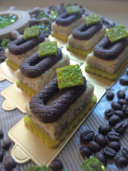 עוגת לימון פקאן מעודנת על בסיס פריך שקדים ובעיטור שוקולד נוגט_מתכון של שלומית שחר