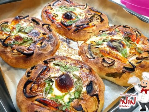 מתכון כתוב + סרטון להכנת פוקצ'ות שהכנתי👩‍🍳חוסל במיידי, יצא מושלם👌 _מתכון של טלי כהן שטרלינג