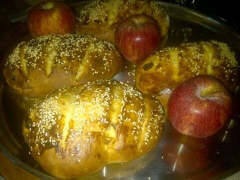 לחם עם תבלינים צימוקים ושקדים{לחם מתוק}_מתכון של חגית פרג'ון