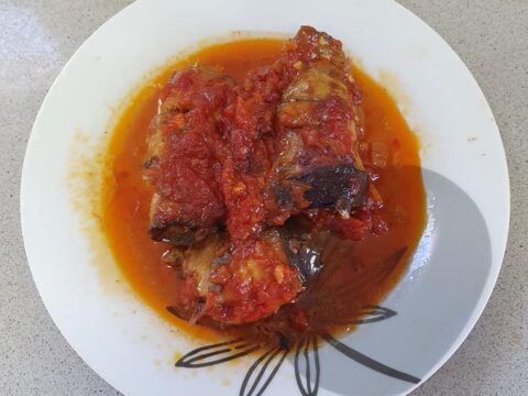 גלילות חציל ובשר ברוטב עגבניות