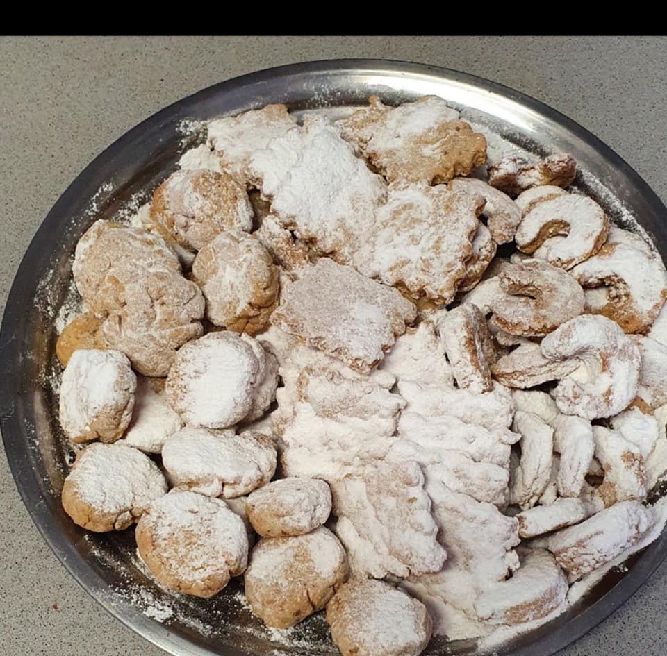 עוגיות אגוזים(צורות) סהרונים.ריבועים ועגולים