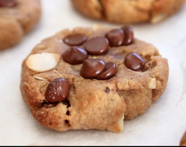 עוגיות שוקולד צ'פיס עם שקדים וקפה_מתכון של ז'קלין סאני – מאסטר מתכונים